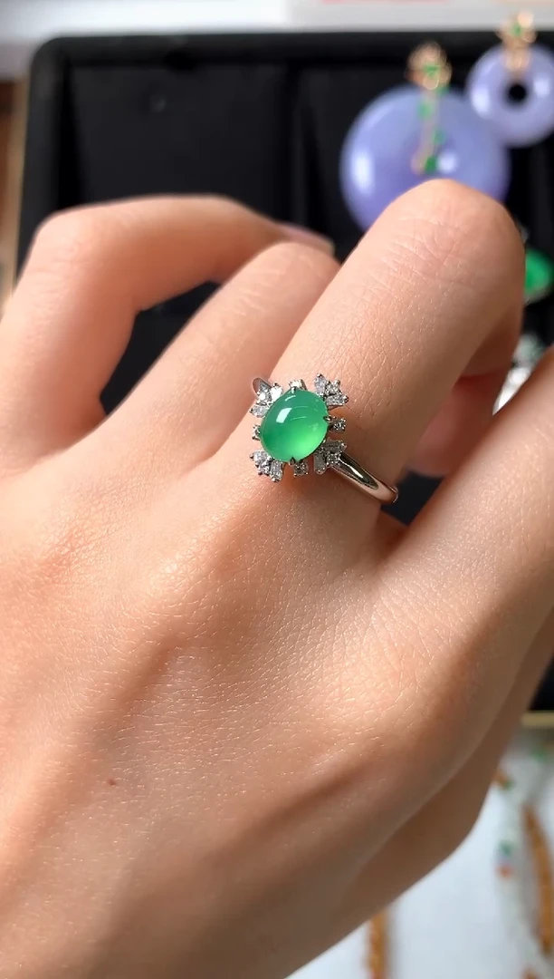 翡翠戒指18K金镶嵌戒指