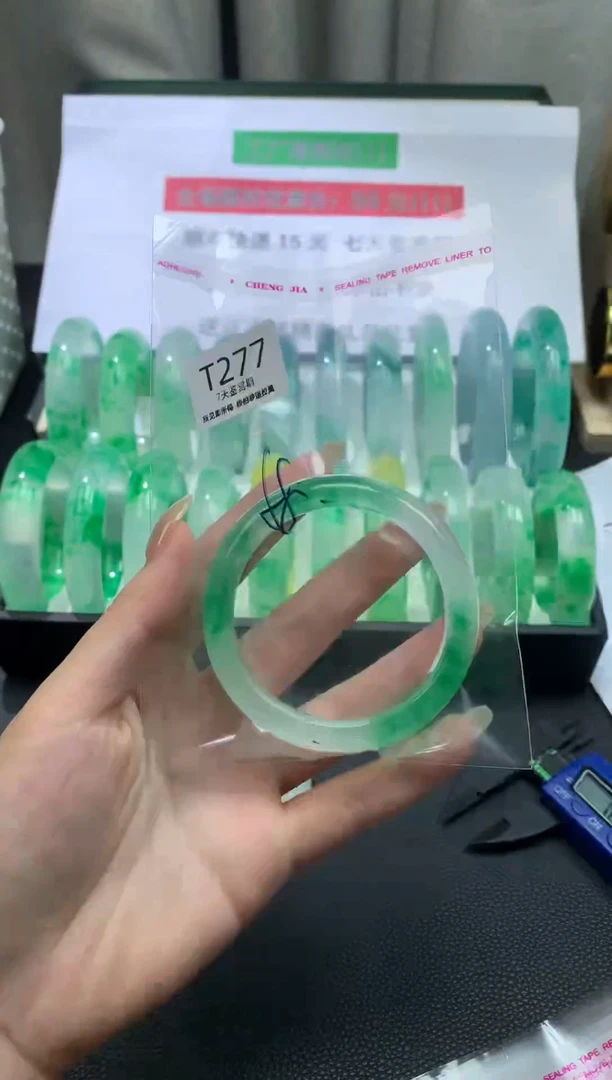 未镶嵌手镯石英质玉277