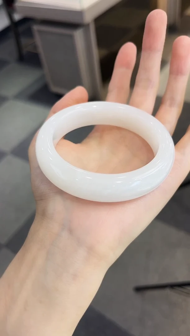 【闪购商品】和田玉手镯未镶嵌多样性发其一 羊脂白玉