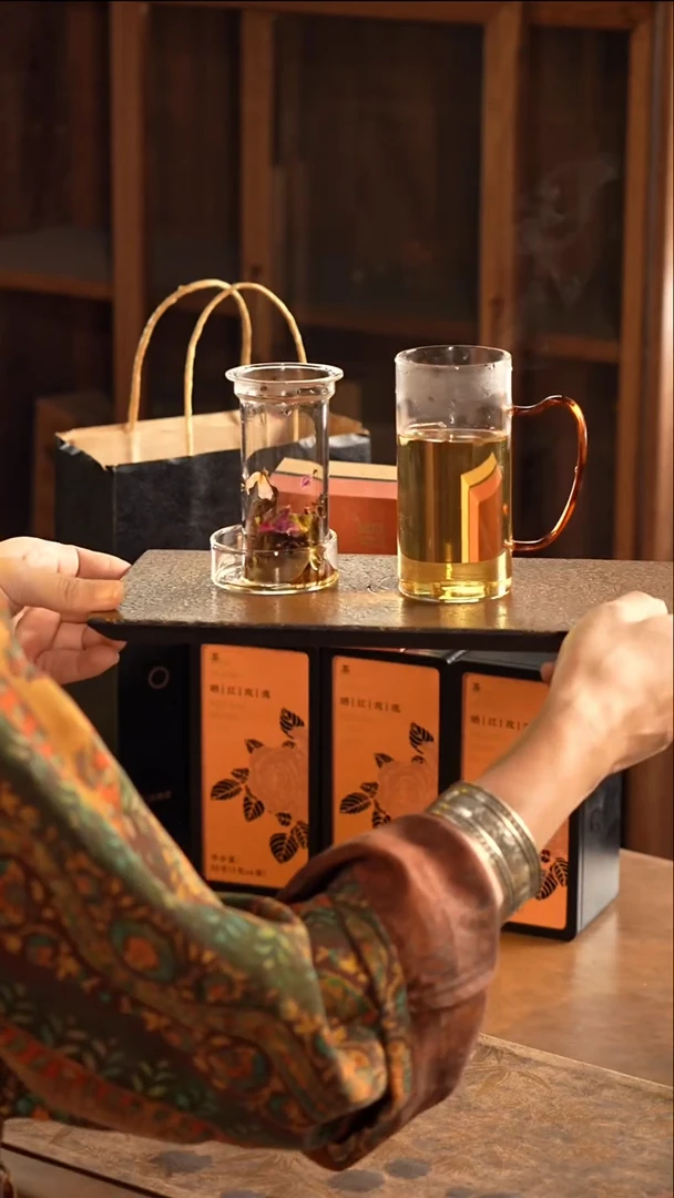 晒红玫瑰3小盒玫瑰1三件杯透明1