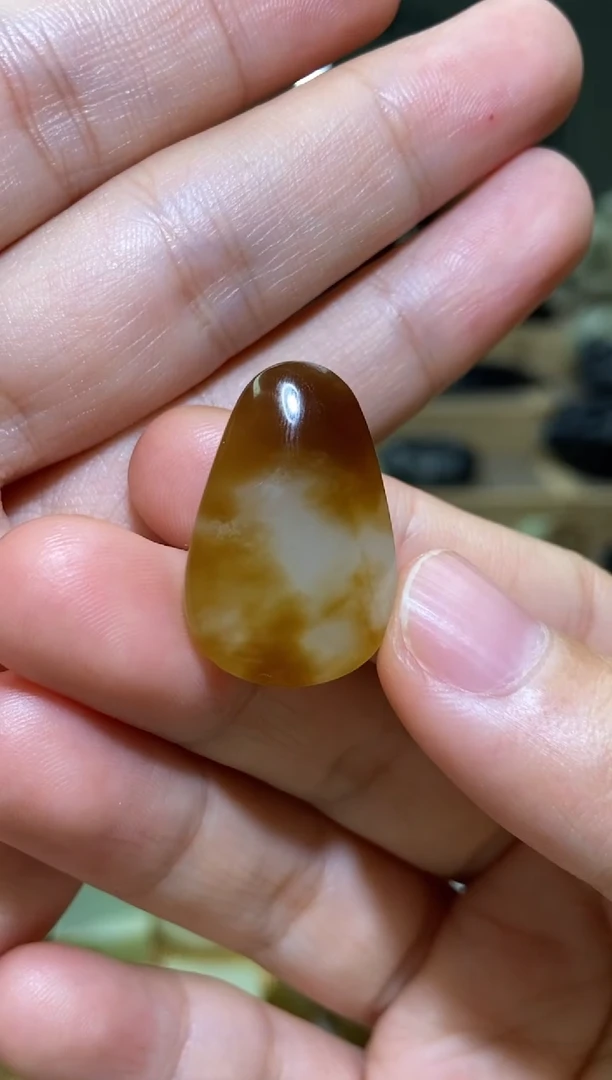 未镶嵌和田玉挂件新疆和田玉且末料水滴形挂件