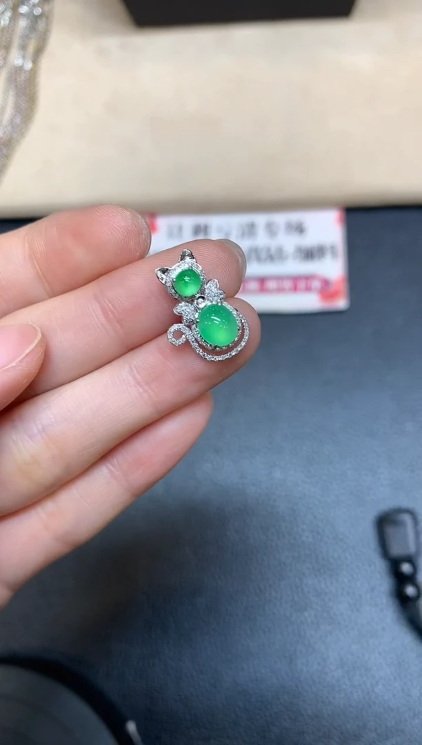 【闪购商品】翡翠吊坠(不含链)18K金镶嵌【无鉴赏期多样性发其一