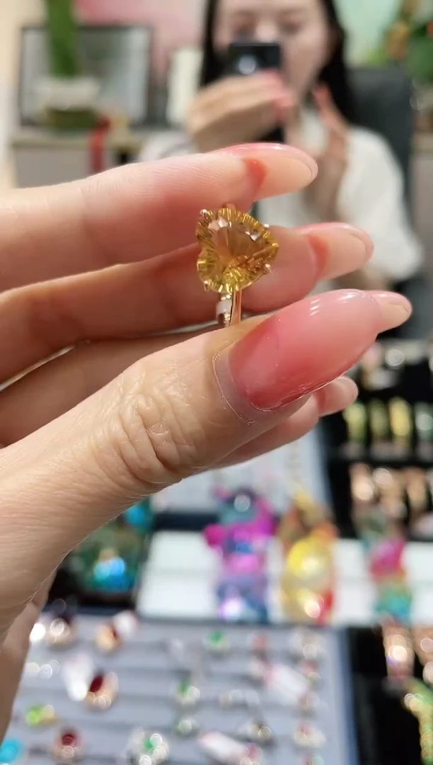 18K金镶嵌戒指黄晶戒指