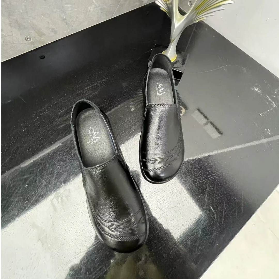 【802】头层牛皮超轻刺绣妈妈鞋