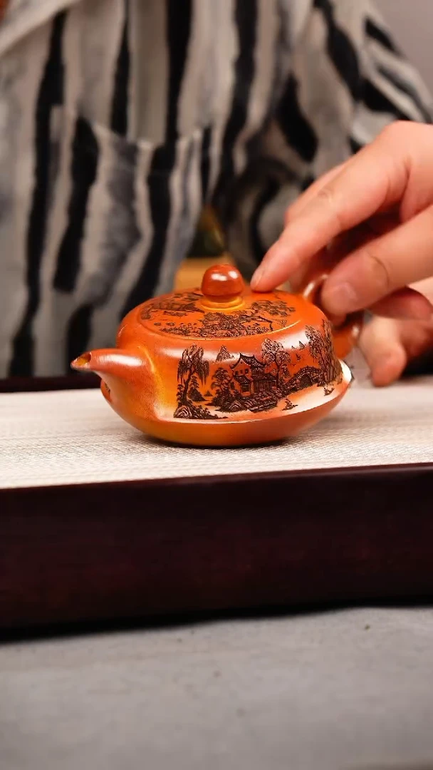 茶壶紫砂火云烧 曲壶 刻绘
