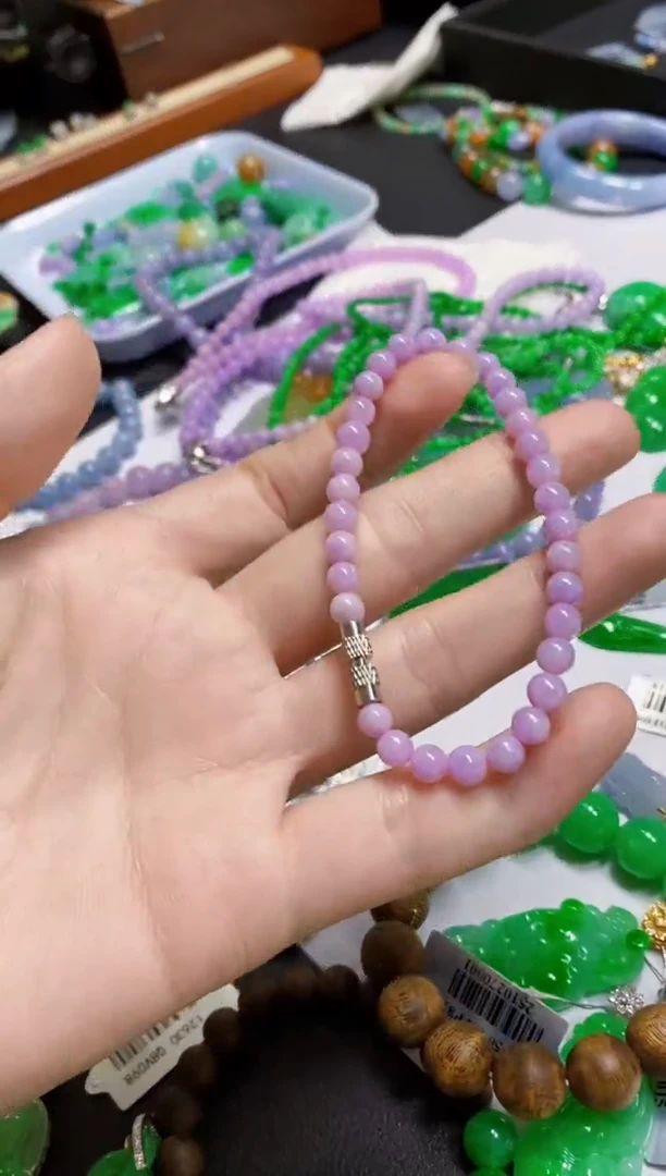 颈饰足银镶嵌翡翠手串