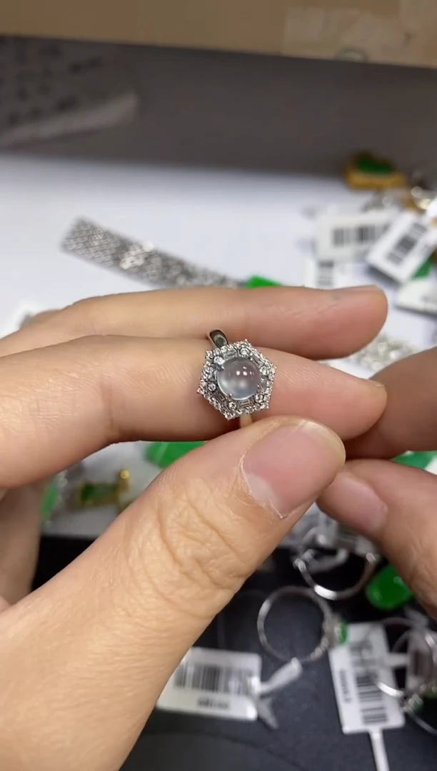 18K金镶嵌戒指翡翠东**意18K金镶嵌 戒指 翡翠