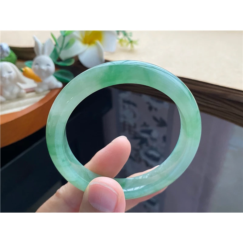 10.26批9859号翡翠手镯52.2-10.8-9.6 翠绿飘花镯！青翠色那样的