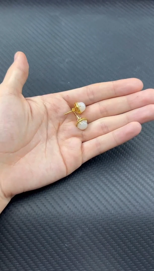 和田玉未镶嵌耳坠且末微色差米耳钉