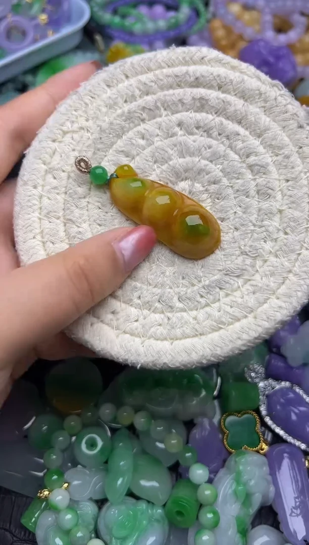 颈饰未镶嵌翡翠天然缅甸翡翠吊坠