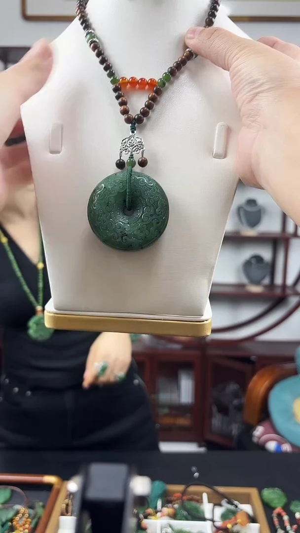 颈饰未镶嵌和田玉1