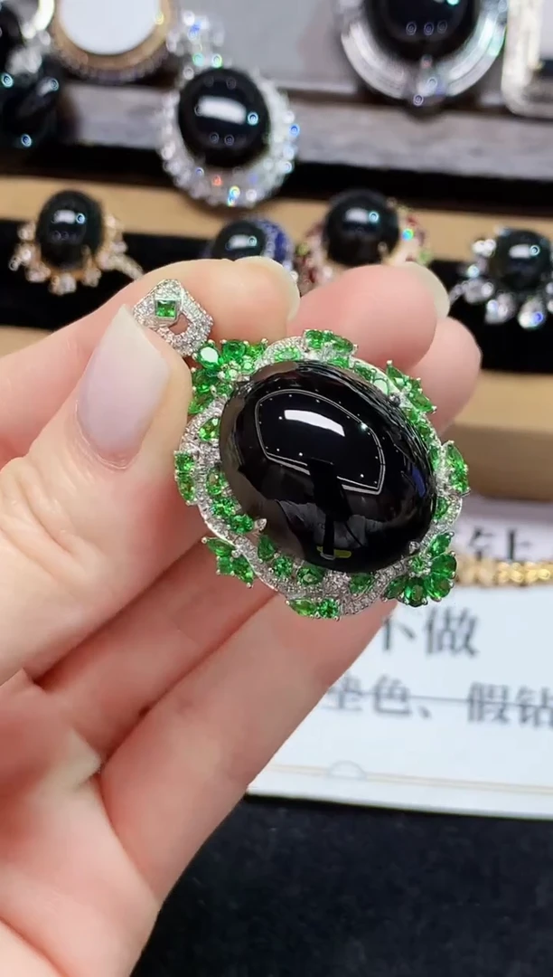 吊坠(不含链)18K金镶嵌翡翠GQY多样性发其一