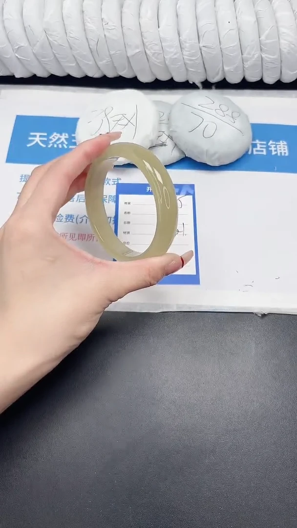 未镶嵌手镯石英质玉45-62.4CQ