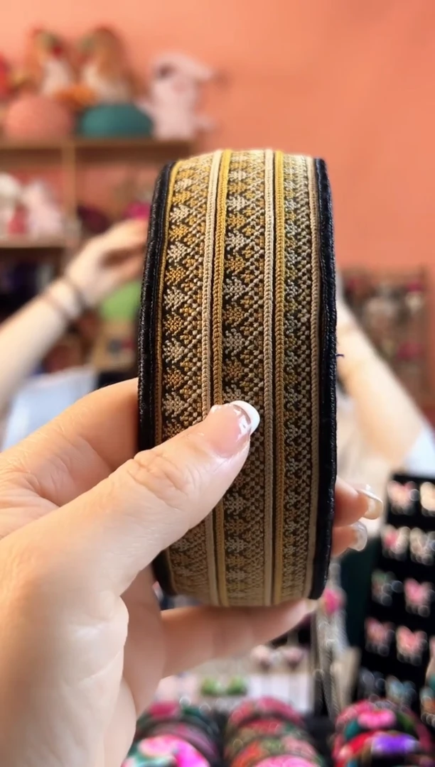 织绣民族风老绣饰品505