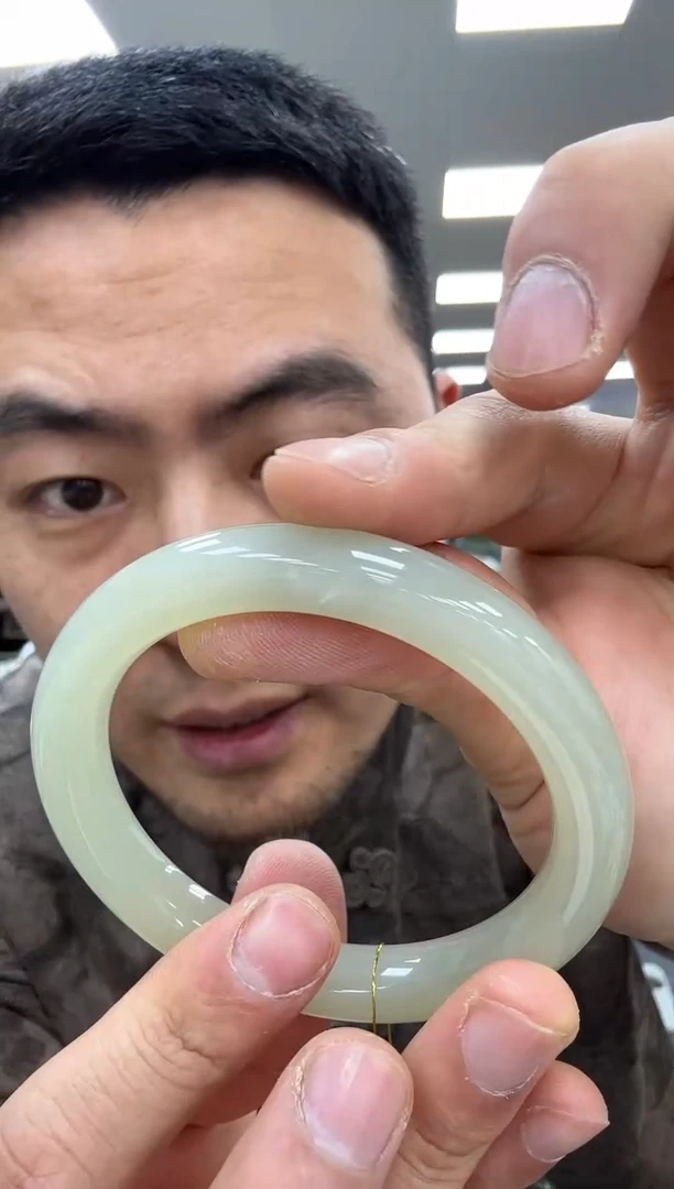 【闪购商品】和田玉手镯未镶嵌60  352