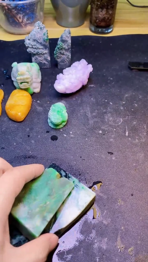 翡翠未镶嵌颈饰天然翡翠025