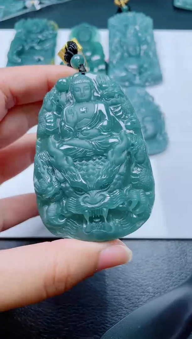 翡翠未镶嵌颈饰
