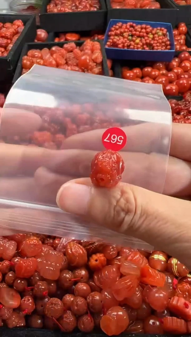 颈饰未镶嵌南红玛瑙1
