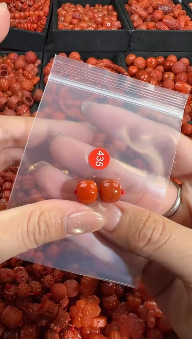 南红玛瑙未镶嵌颈饰1