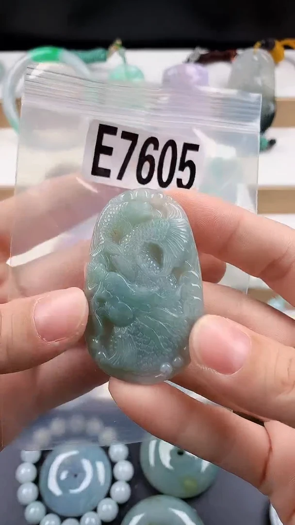 颈饰未镶嵌翡翠天然翡翠吊坠挂件