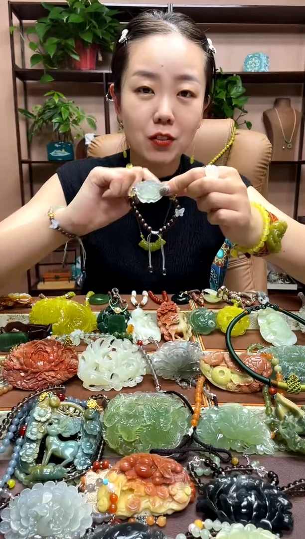 未镶嵌岫玉手牌多样性发货发其中之一