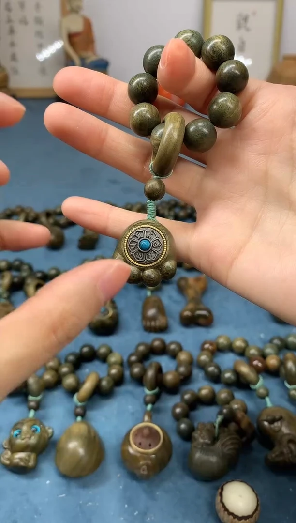 【闪购商品】维腊木（绿檀）把件猫爪转转 盘玩件