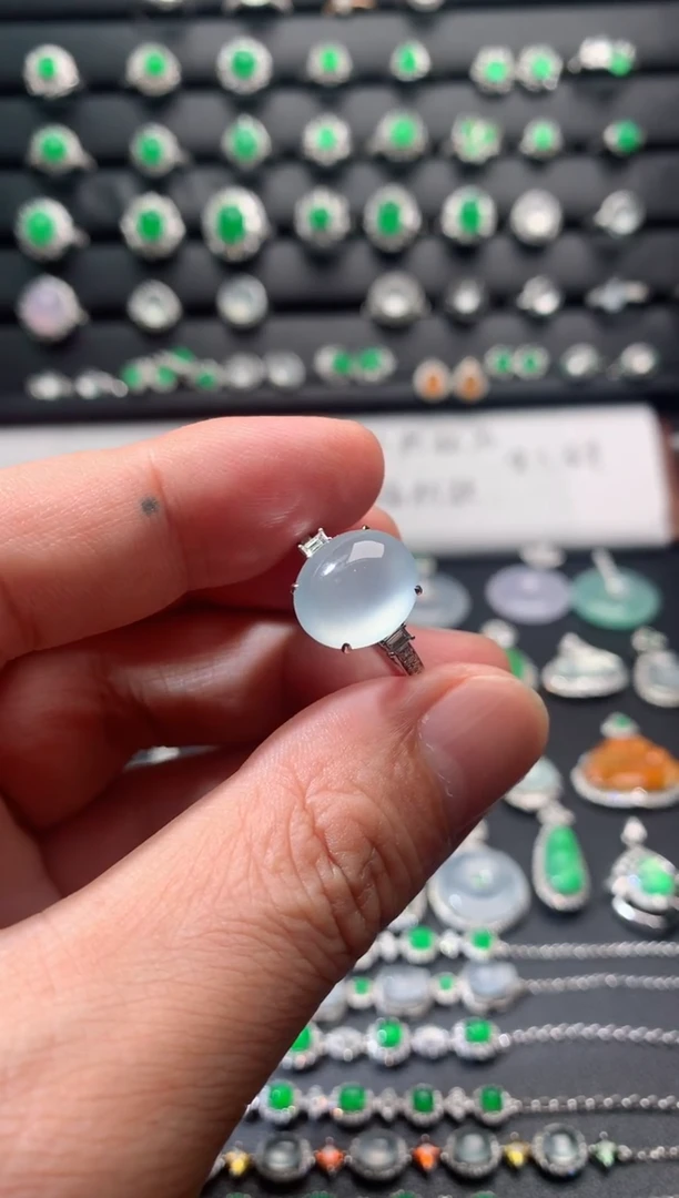 18K金镶嵌戒指翡翠18K翡翠