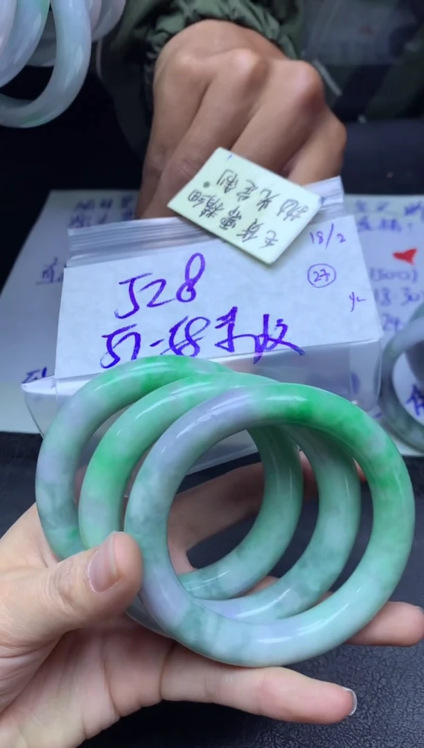 【闪购商品】定制翡翠未镶嵌手镯毛货需精细抛光+多样性拍1发1