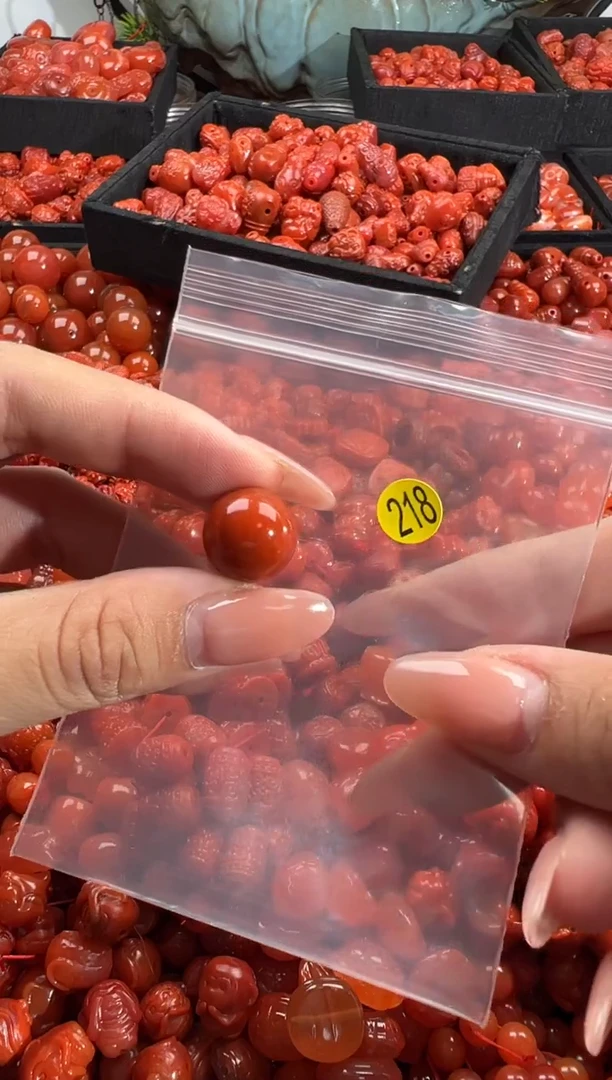 南红玛瑙未镶嵌颈饰1