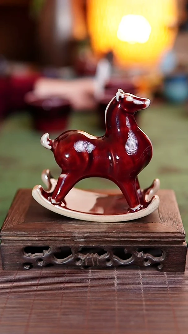 802钧瓷摇摇马 红色