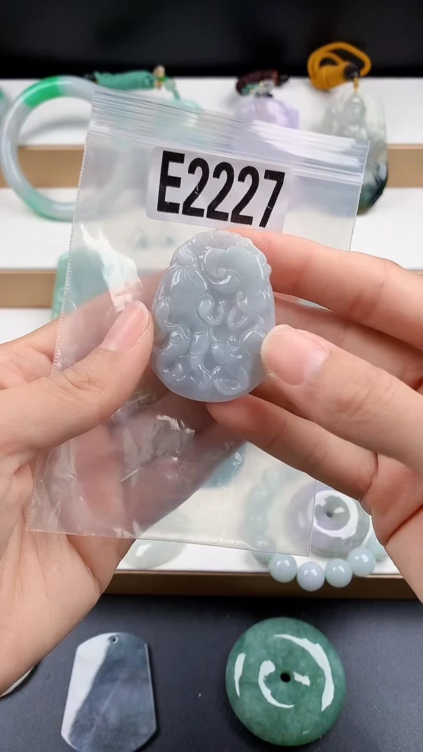 颈饰未镶嵌翡翠天然翡翠吊坠挂件