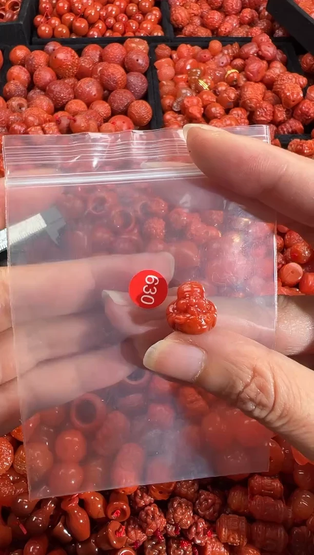 南红玛瑙未镶嵌颈饰1