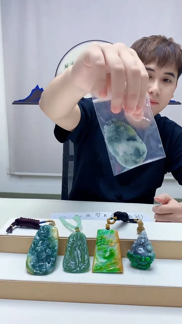 未镶嵌定制翡翠小**.4868DD-毛货挂件