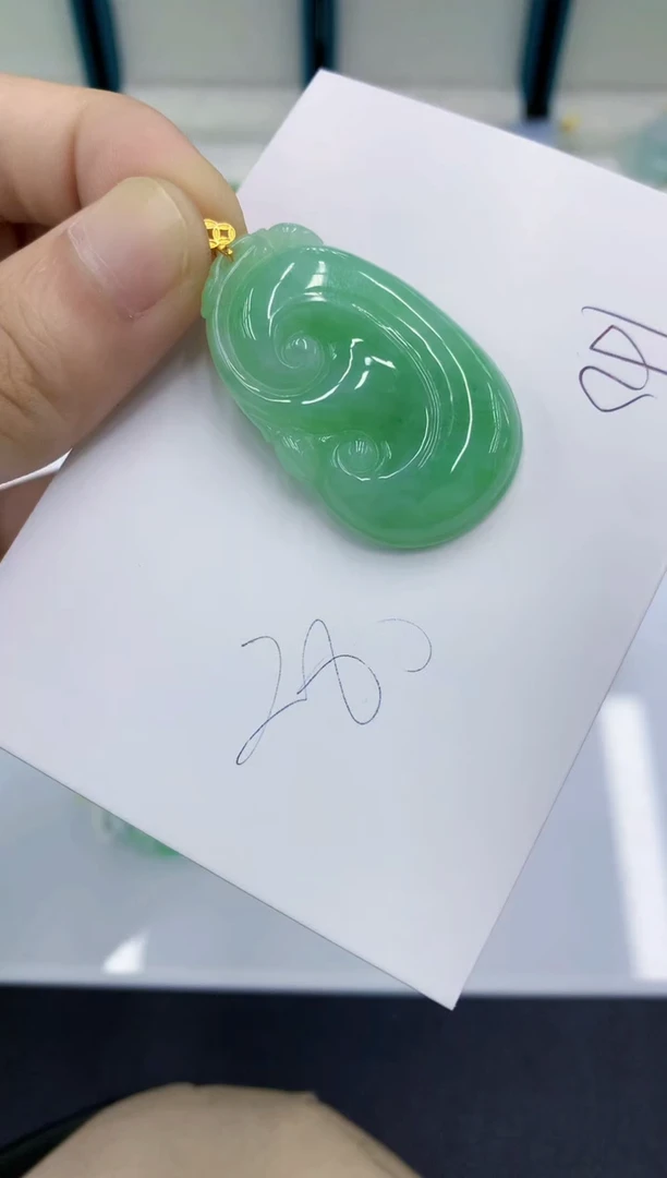 颈饰18K金镶嵌翡翠翡翠