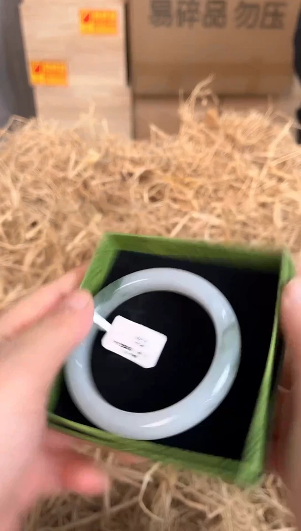 未镶嵌手镯石英质玉A-0151