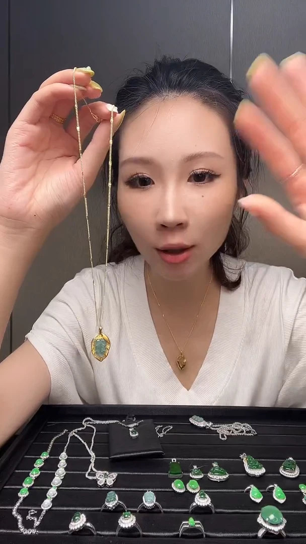 翡翠未镶嵌颈饰A货叶子