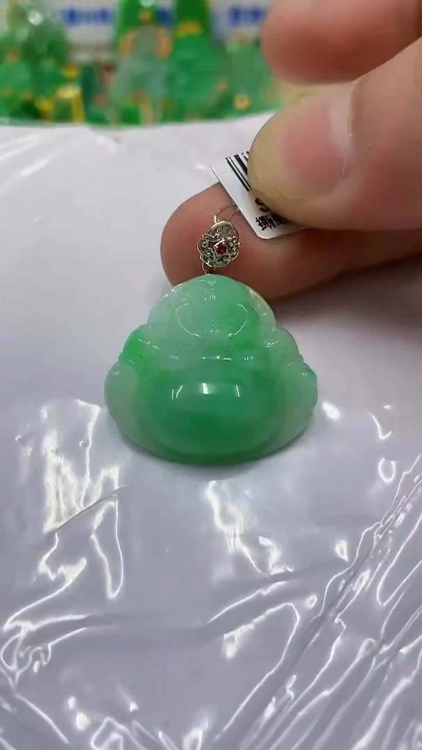 翡翠18K金镶嵌颈饰挂件