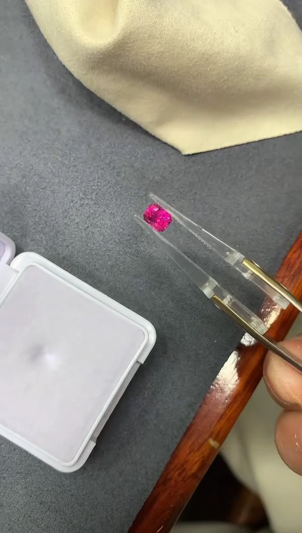 未镶嵌裸石石榴石1.24ct CGTL22017