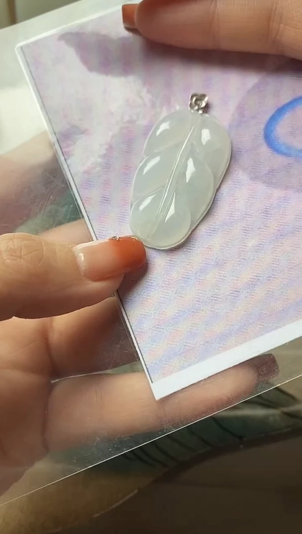 颈饰18K金镶嵌翡翠诗*吊坠