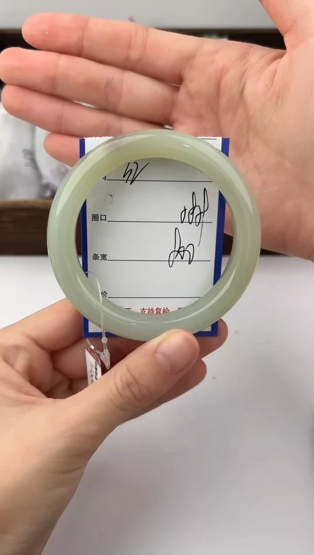 未镶嵌手镯和田玉32颜色微差无瑕疵