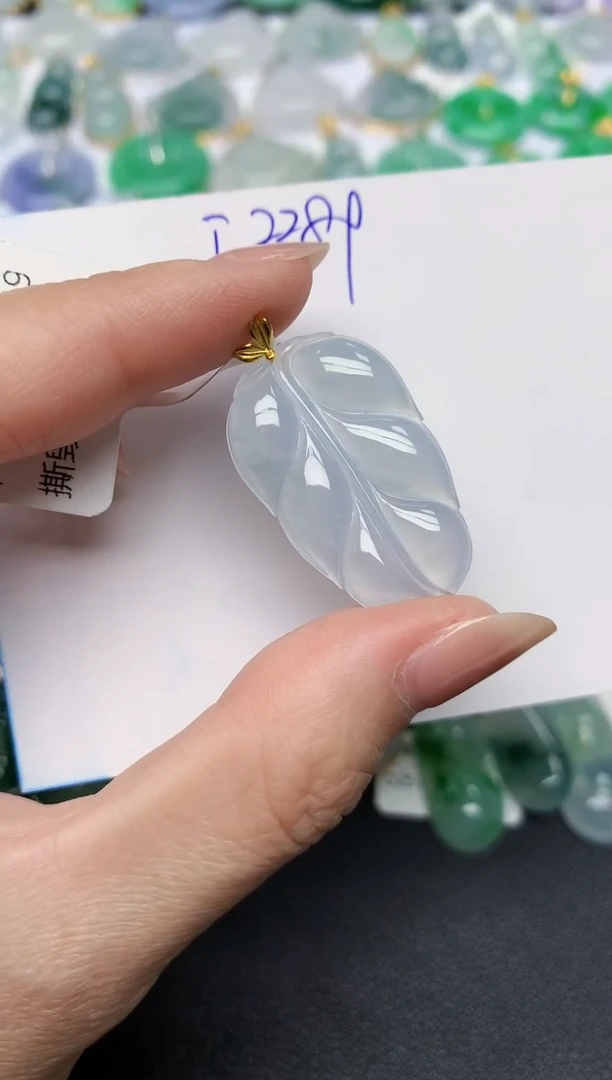 颈饰18K金镶嵌翡翠天然缅甸A货翡翠百元以上9元证书费自理