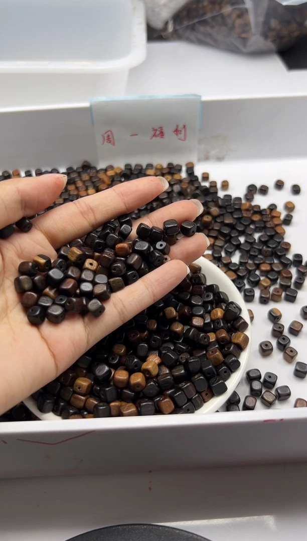 檀香木散珠w3051沉沉小方块6*5mm*20颗