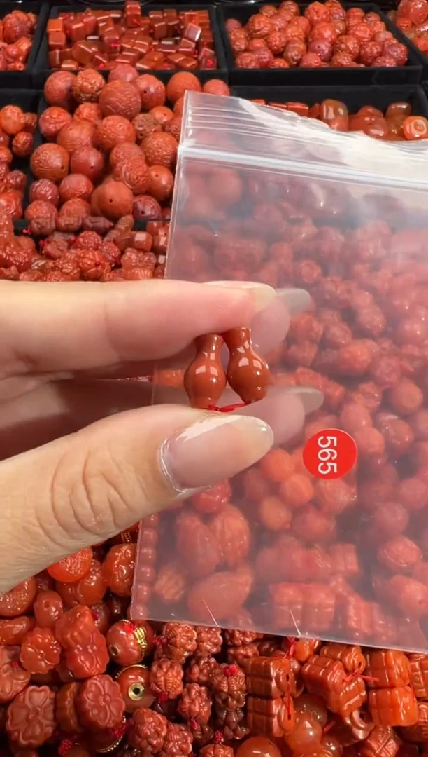 南红玛瑙未镶嵌颈饰1