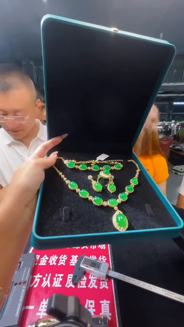 玛瑙/玉髓颈饰合金天然玉石吊坠多样性发其一