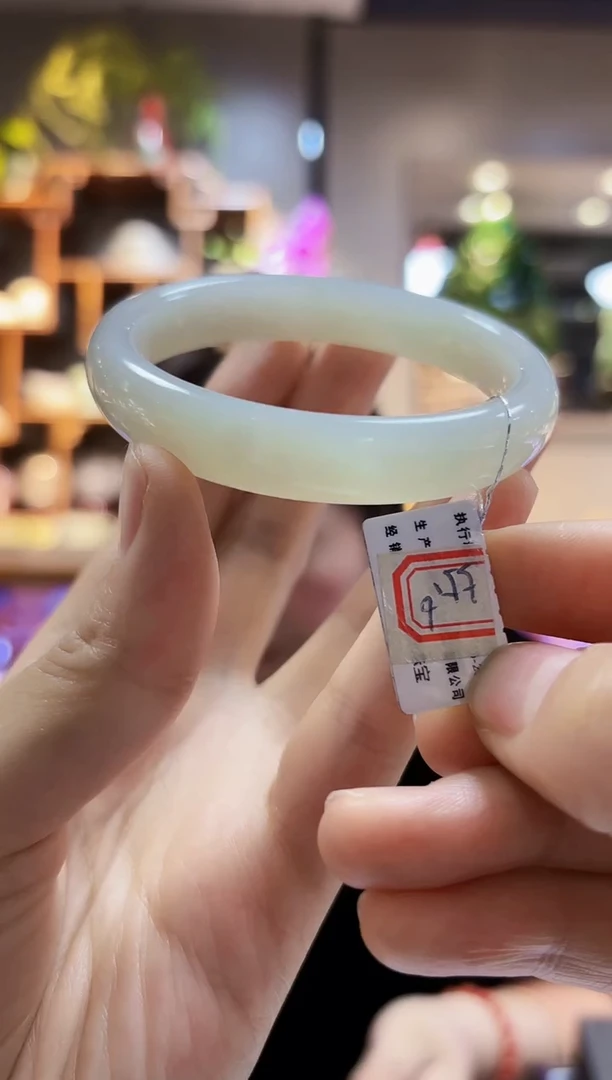 【闪购商品】和田玉颈饰未镶嵌55.6微瑕手镯