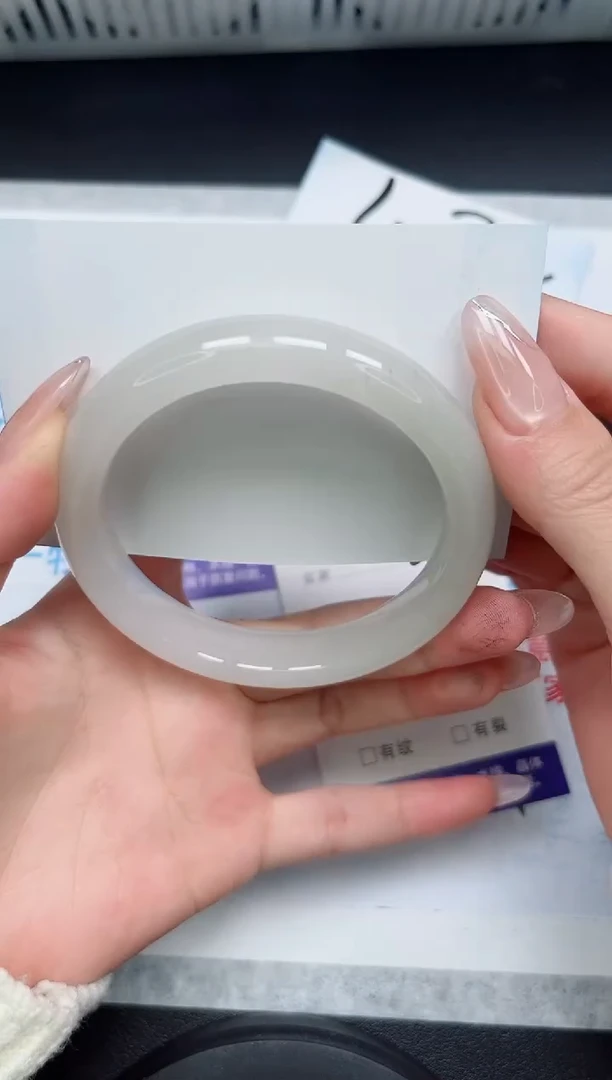 【闪购商品】石英质玉手镯合金71