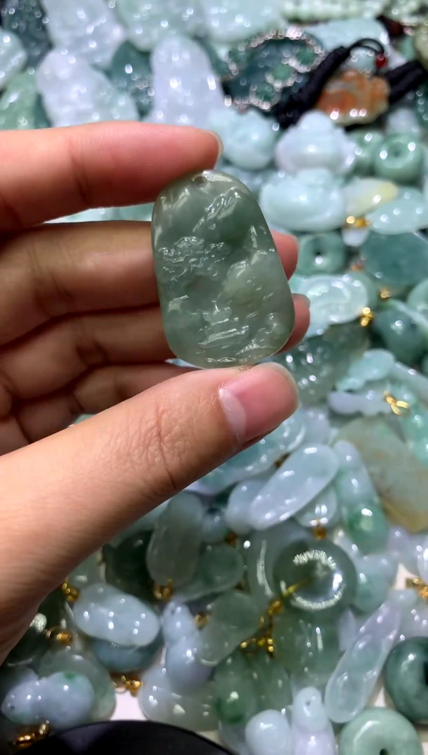 颈饰未镶嵌翡翠1