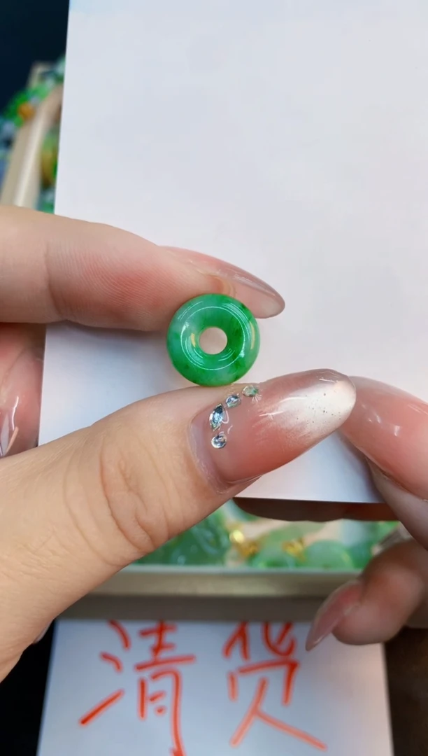 翡翠未镶嵌颈饰1