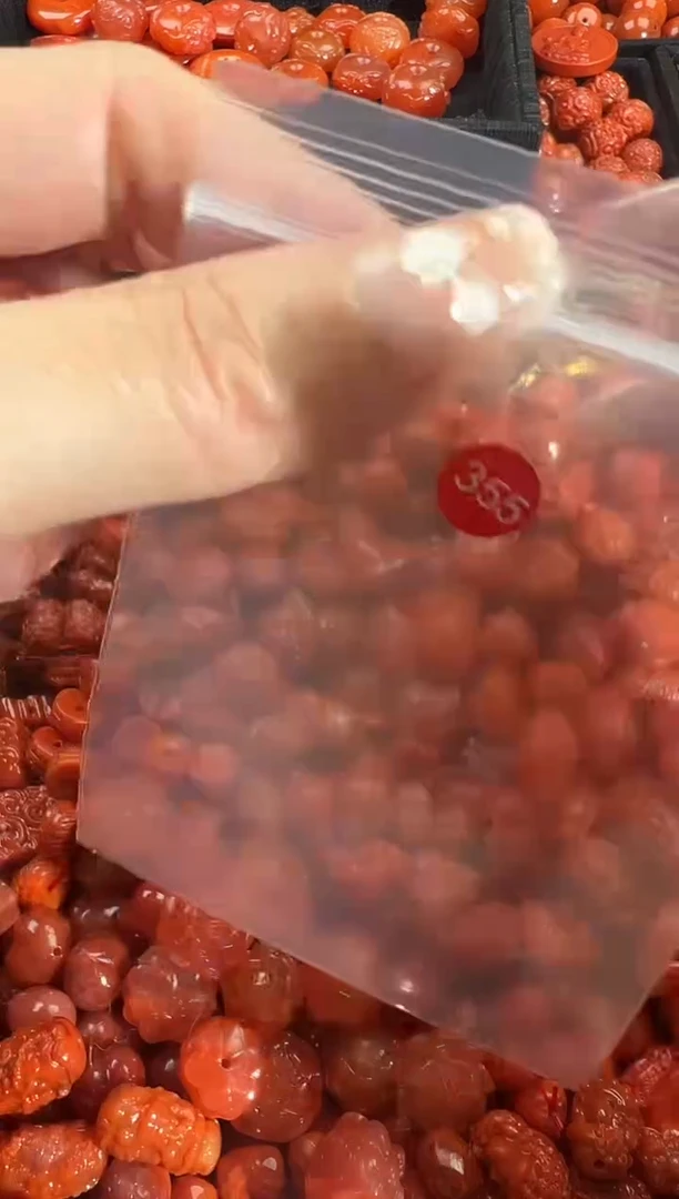 颈饰未镶嵌南红玛瑙1
