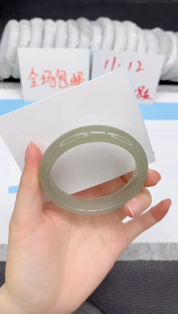 未镶嵌手镯石英质玉A5-55